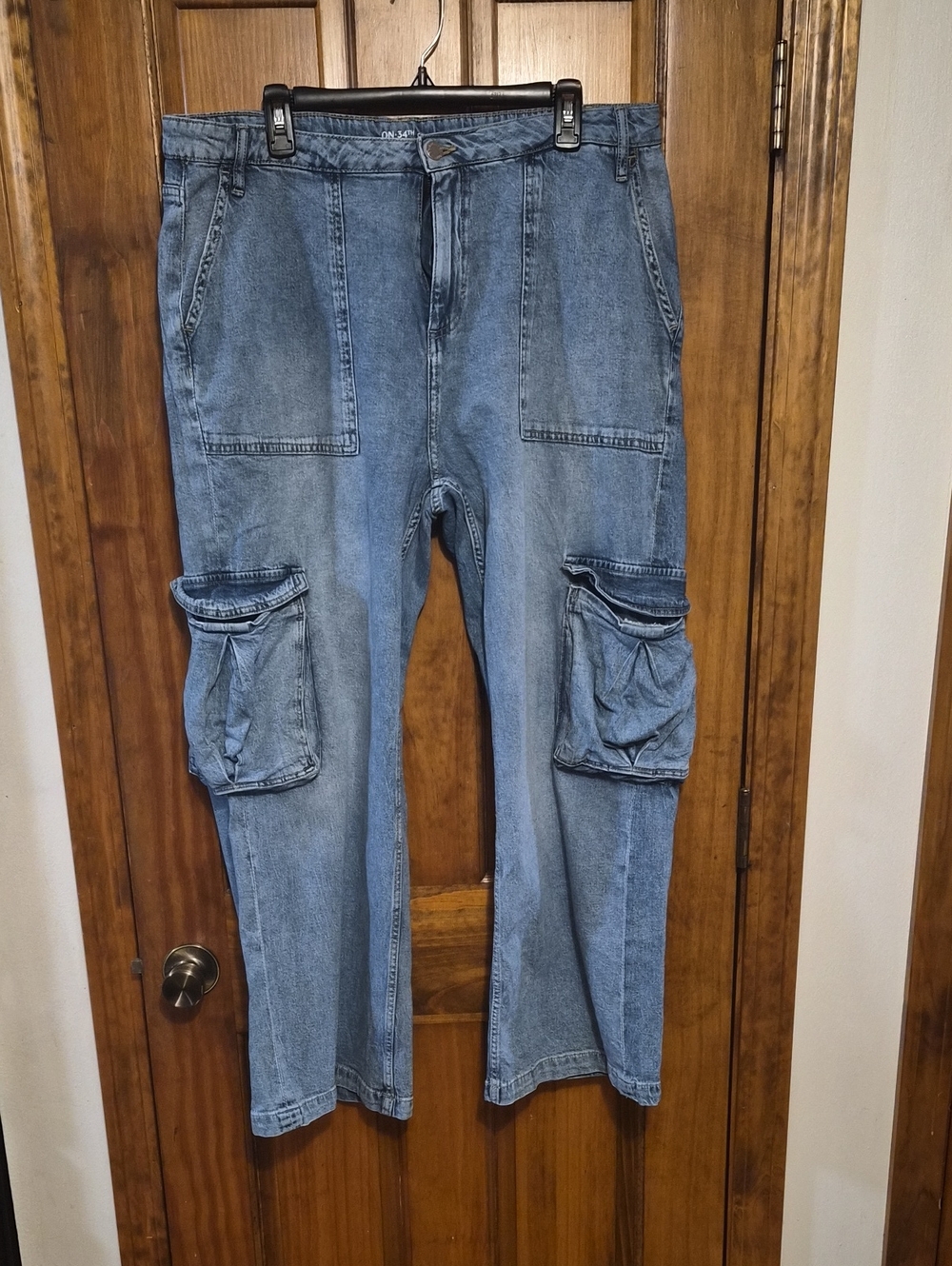 Relaxed Women's Light Blue Denim Cargo Pants with Multiple Pockets